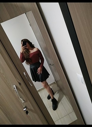 Siyah deri etek