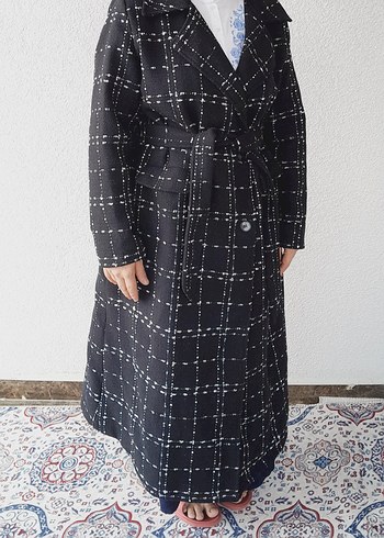 Siyah Kareli Kuşaklı Uzun Kadın Kaban
