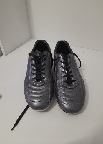 Gri Bağcıklı Erkek Futbol Ayakkabısı