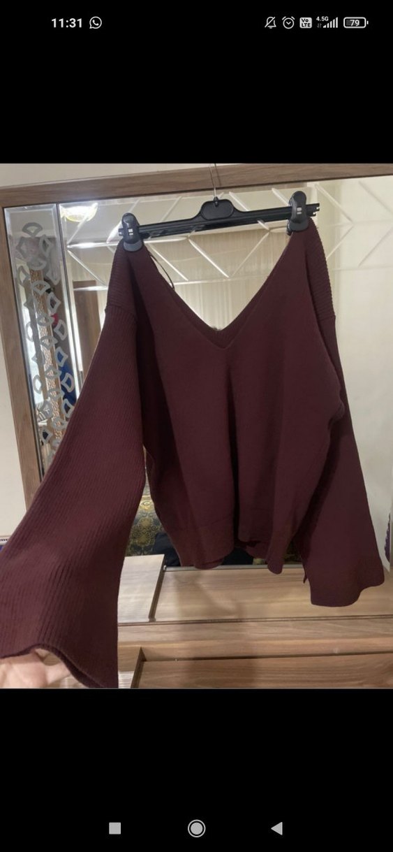 Geniş kol detaylı dekolteli kazak - Görsel 2