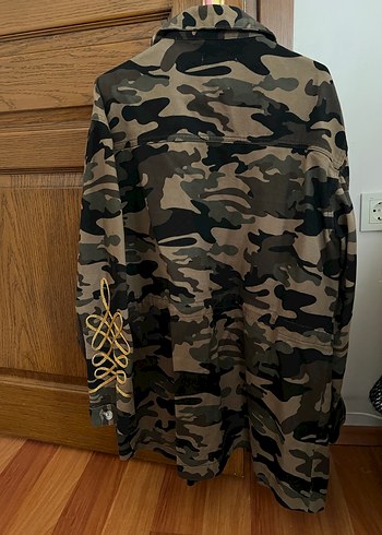 Düğmeli Kamuflaj Desenli Rahat Kesim Kadın Ceket - Görsel 2