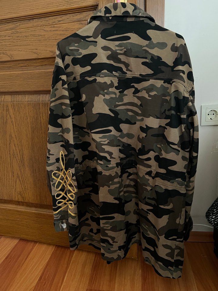 Düğmeli Kamuflaj Desenli Rahat Kesim Kadın Ceket - Görsel 2