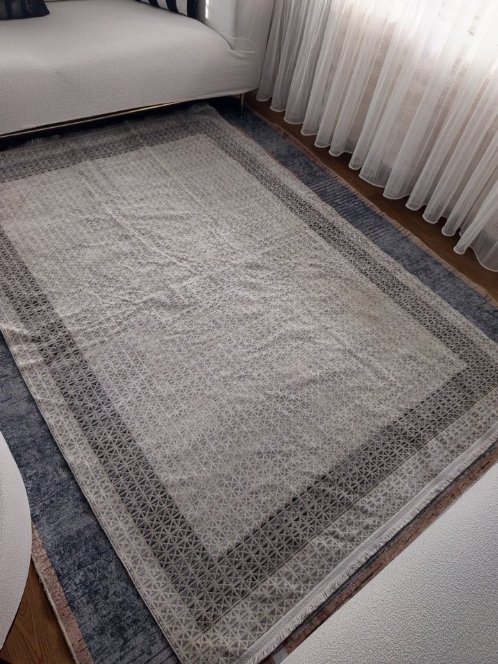 Gri Desensiz Klasik Halı - Görsel 2