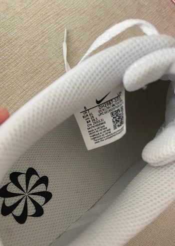 41 Beden beyaz Renk Nike court sıfır 41 numara erkek Ayakkabı