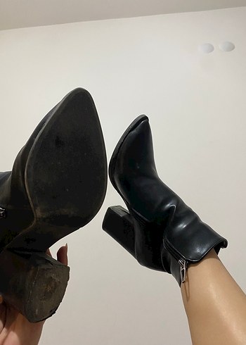 39 Beden Kadın Siyah Deri Tokalı Topuklu Bot
