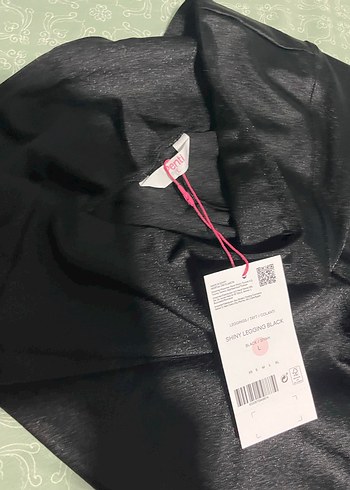 Siyah Parlak Kadın Tayt - Görsel 2