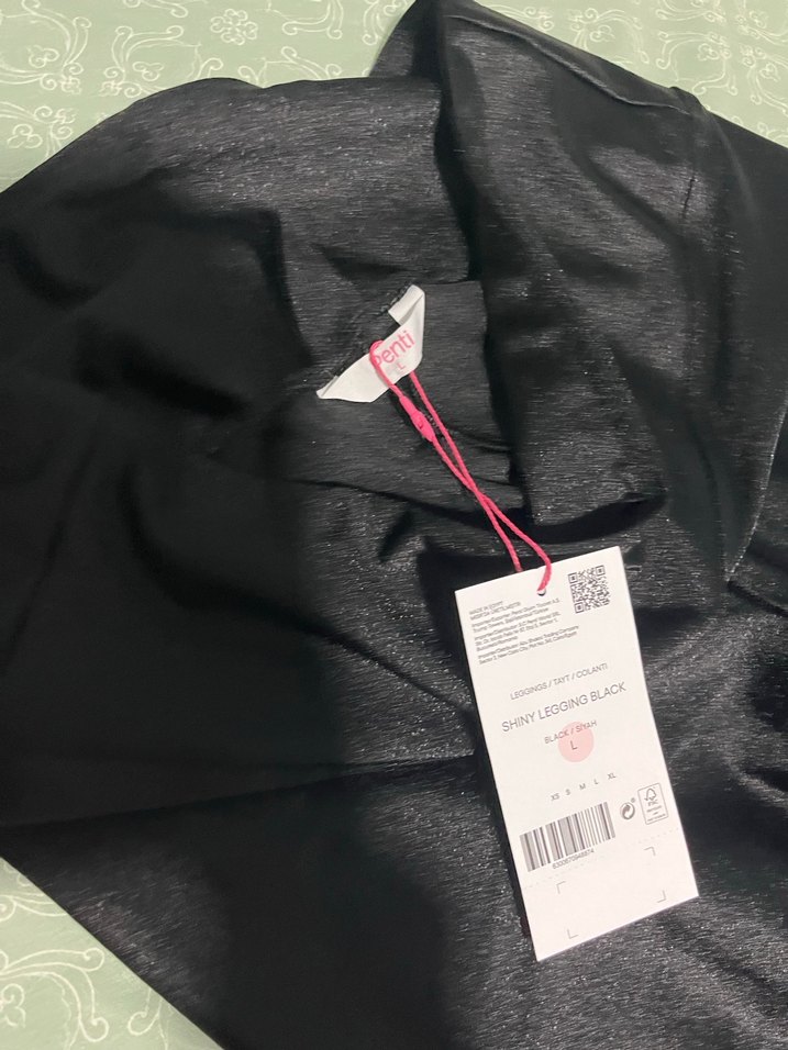 Siyah Parlak Kadın Tayt - Görsel 2