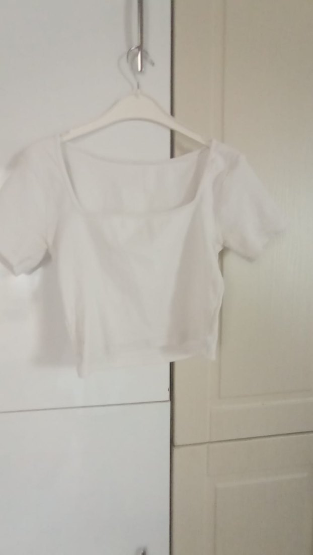 Beyaz Kısa Crop Top - Görsel 2