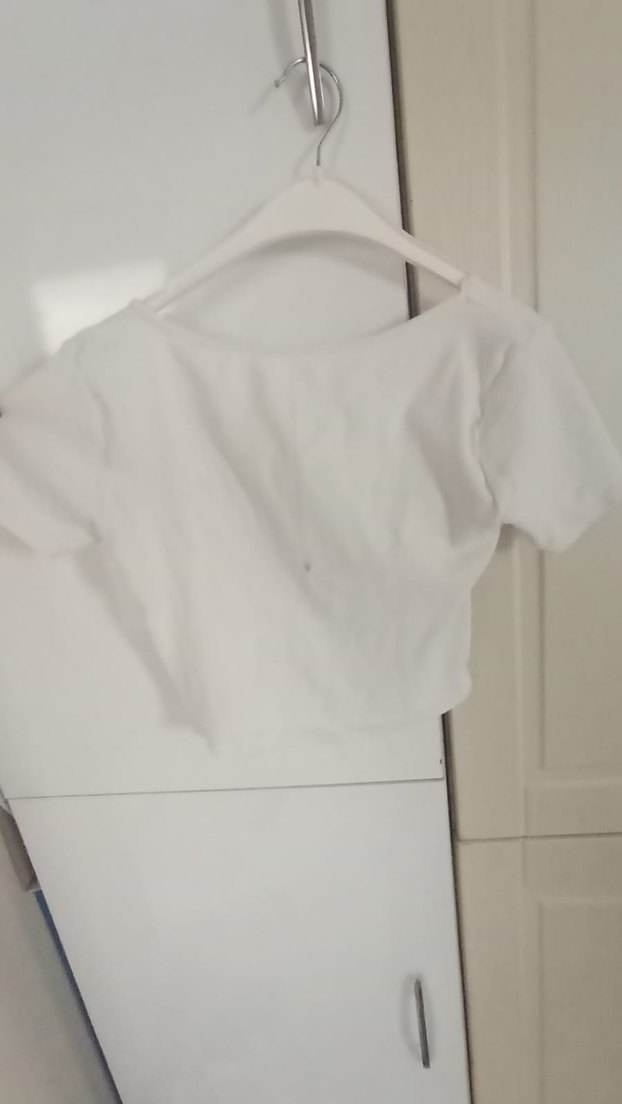 Beyaz Kısa Crop Top - Görsel 3