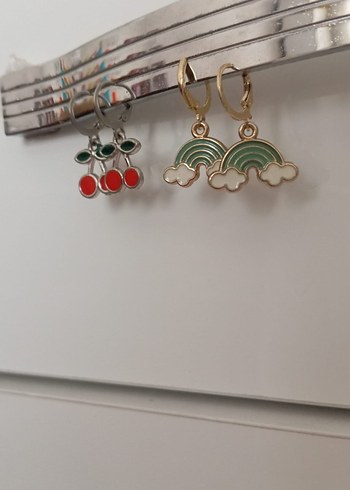 Diğer Renkli Mini Zincir Detaylı Küpeler