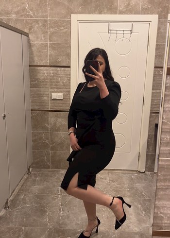Siyah Yüksek Yakalı Midi Kalem Elbise
