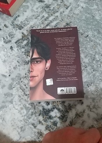 Beden Kimse Gerçek Değil - Zeynep Sey