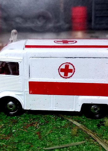 Beden Renk Beyaz Oyuncak Ambulans Araba
