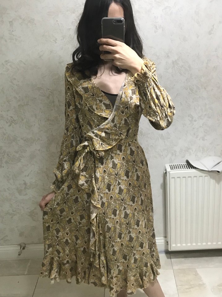 Bej Yılan Desenli Fırfırlı Uzun Elbise - Görsel 3