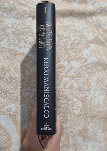  Kötülerin Krallığı - Kerri Maniscalco