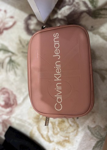 Calvin Klein Pembe Deri Kadın Çapraz Çanta