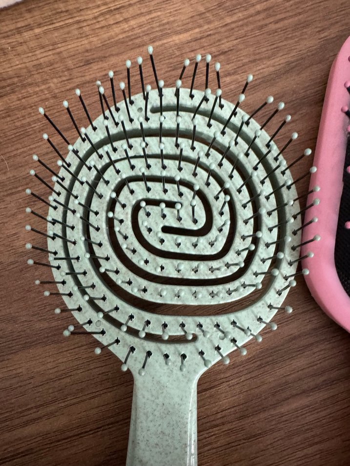 İki Adet Saç Fırçası - Yeşil ve Pembe - Görsel 3