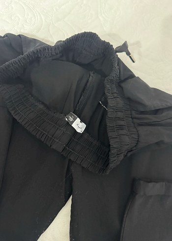 Kadın Siyah Rahat Kesim Midi Kumaş Pantolon - Görsel 3