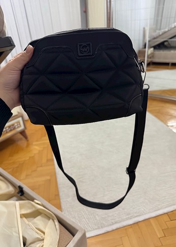 Siyah Fermuarlı Kadın Çantası - Görsel 2