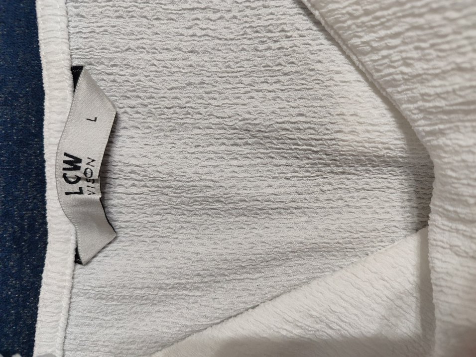 Uzun Kollu V Yaka İşlemeli Beyaz Bluz - Görsel 3