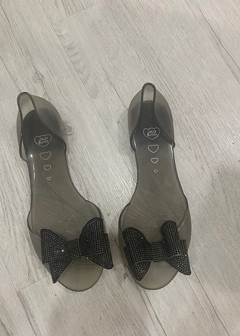 Yılan Desenli Siyah Dolgu Topuklu Sandalet