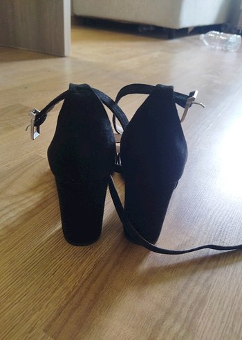 Siyah Tokalı Kalın Topuklu Kadın Gece Ayakkabısı - Görsel 2