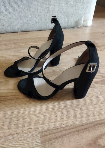 Siyah Tokalı Kalın Topuklu Kadın Gece Ayakkabısı - Görsel 3