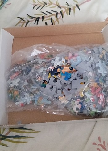 Çok Renkli Gri Puzzle Parçaları