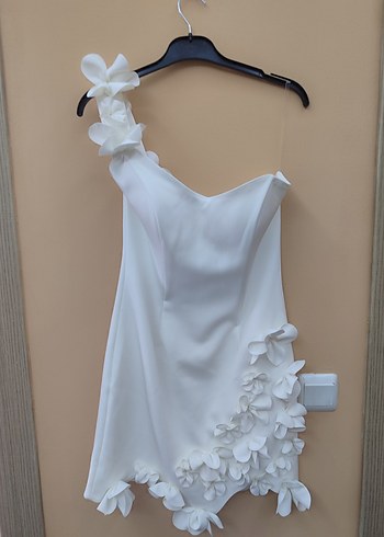 Çiçek Detaylı Mini Beyaz Straplez Gelinlik - Görsel 2