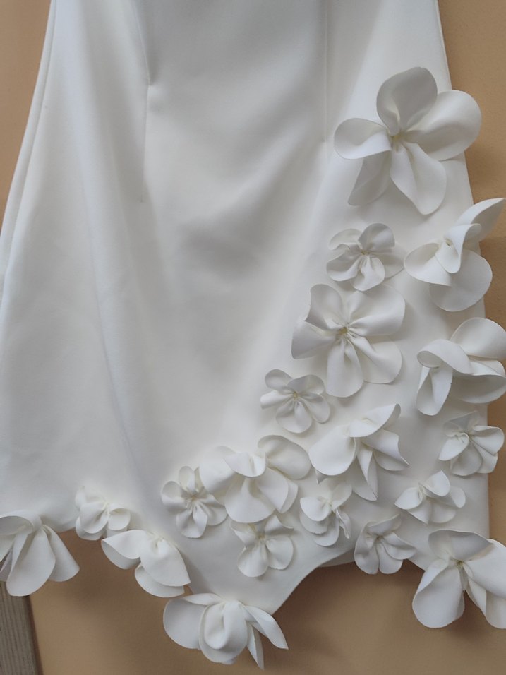 Çiçek Detaylı Mini Beyaz Straplez Gelinlik - Görsel 3