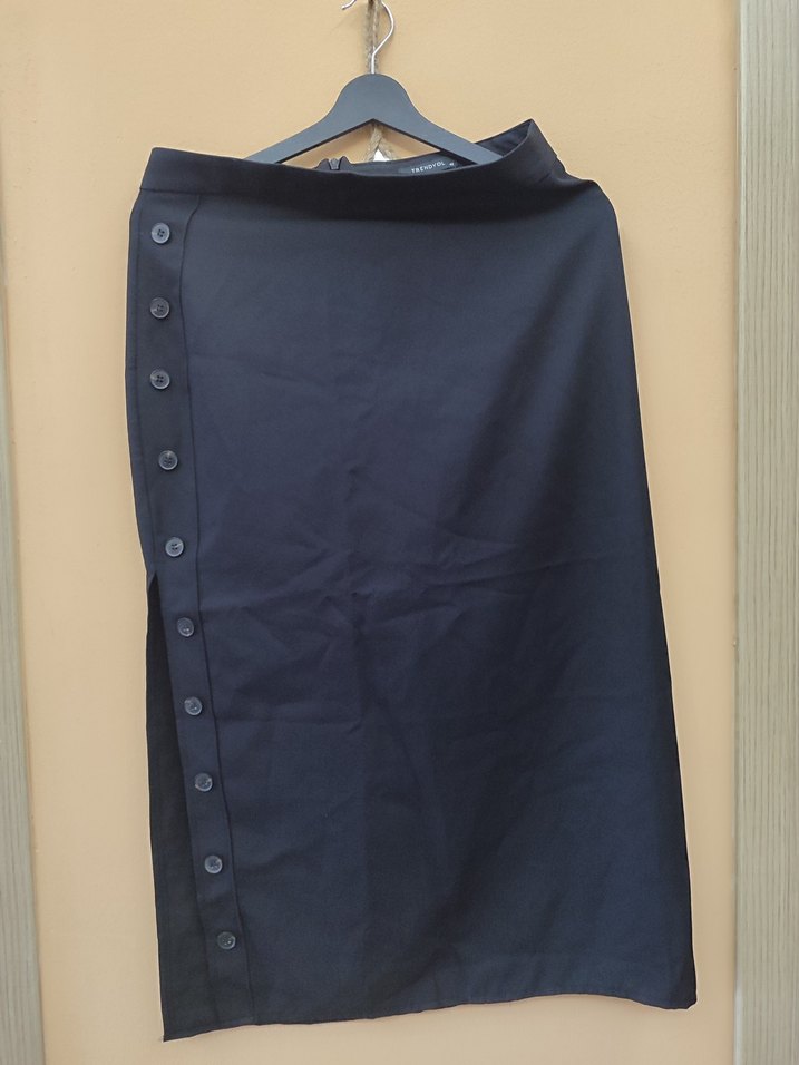 Düğmeli yandan yırtmaçlı siyah Uzun Kadın kumaş Etek - Görsel 3