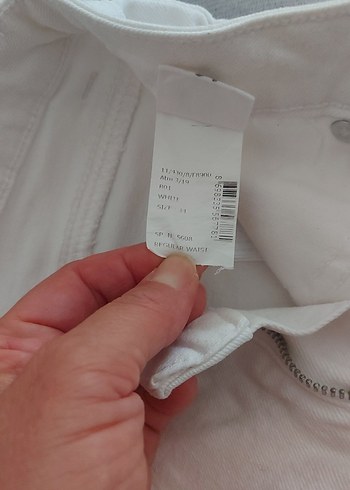 31 Beden beyaz Renk Nakışlı ve Boncuklu Beyaz Mini Şort