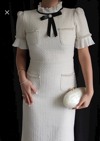 Beyaz Dik Yaka İnci ve Kurdeleli Premium Kısa Kollu Tüvit Elbise - Görsel 4