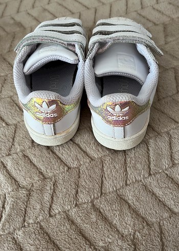 25 Beden Adidas Kız Çocuk Beyaz Sneaker