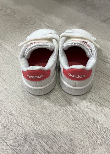 20 Beden Adidas Beyaz Kız Çocuk Spor Ayakkabısı