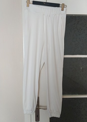 Beyaz Rahat Kesim Kadın Kumaş Pantolon