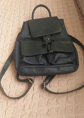 koyu lacivert Yılan Desenli Deri Kadın Sırt Çantası yeni gibidir