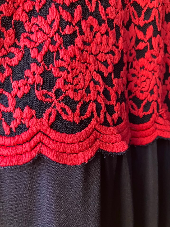 Dantel Detaylı Kırmızı Siyah Uzun Elbise - Görsel 2