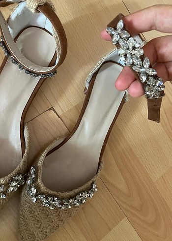 Payetli Nakışlı Bej Dolgu Topuk Kadın Ayakkabı - Görsel 3