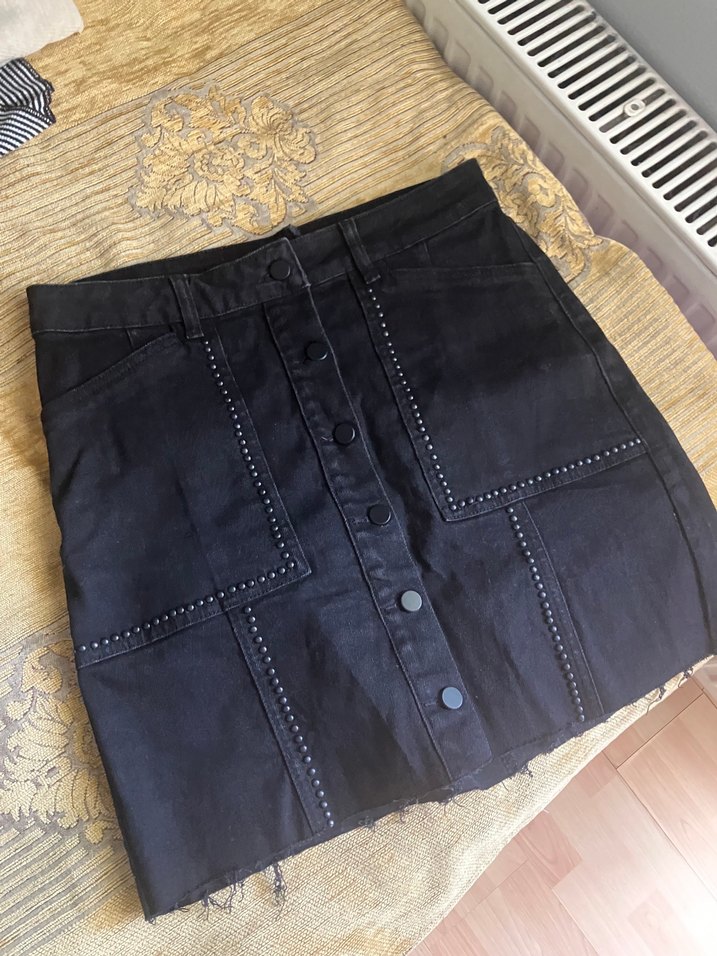 Düğmeli Siyah Nakışlı Mini Kot Etek - Görsel 2