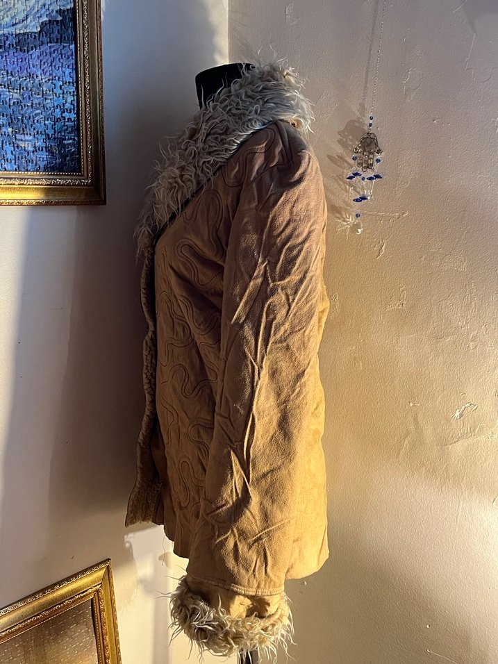 Kürklü Nakışlı Süet Kadın Kaban - Görsel 3