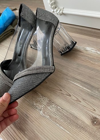 39 Beden Diger Gri Parlak Yüksek Topuklu Kadın Ayakkabı