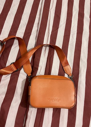 Bershka omuz çantası