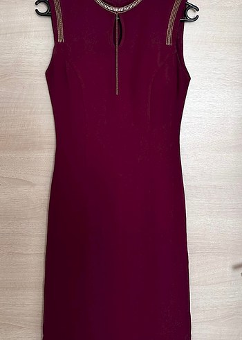 Bordo Zincir Detaylı Midi Elbise