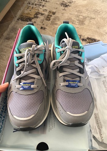 35 Beden Gri skechers ayakkabı