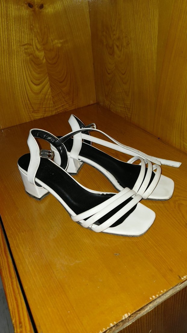 Beyaz Bantlı Kadın Topuklu Sandalet - Görsel 2