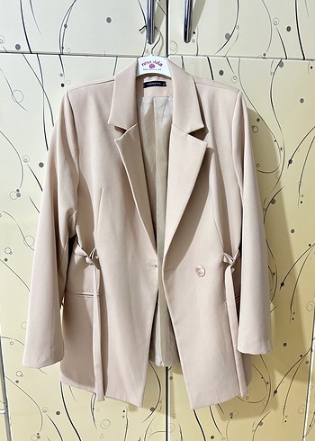 Bej Düğmeli Uzun Kollu Kadın Blazer