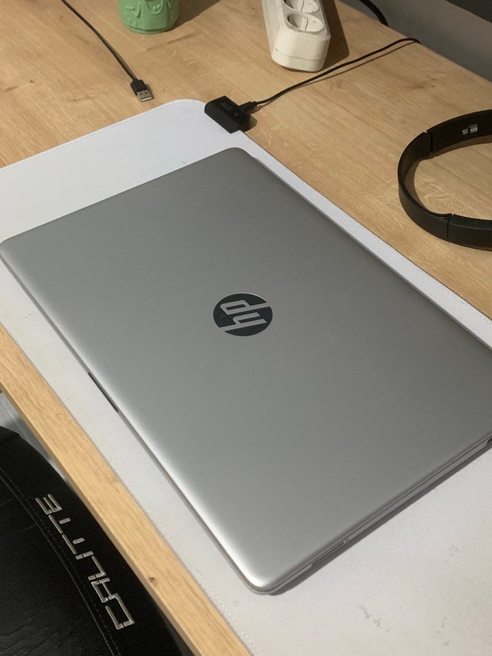 Gri Renkli HP Laptop - Görsel 2