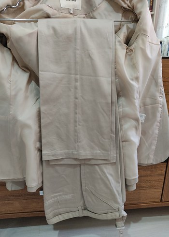 Bej Kadın Ofis Blazeri ve düz kesim pantolon - Görsel 2