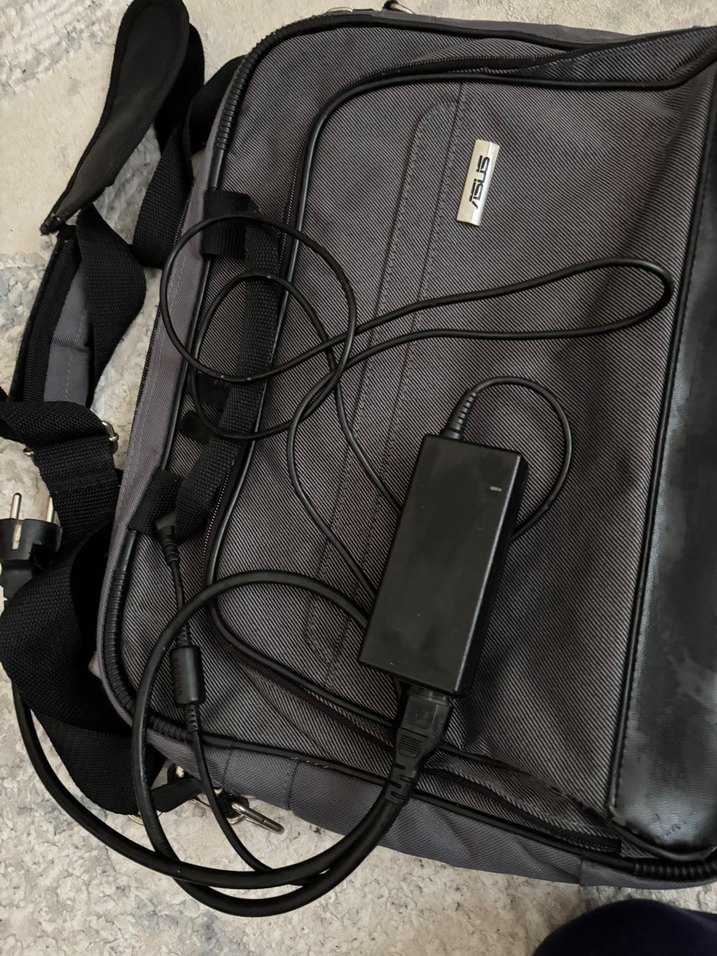 Siyah Asus Laptop - Görsel 4